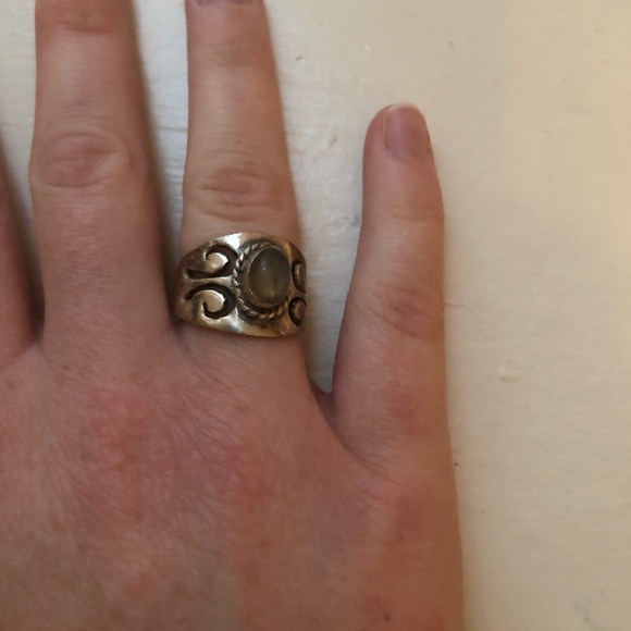 Silver ring - Picture 2 of 4